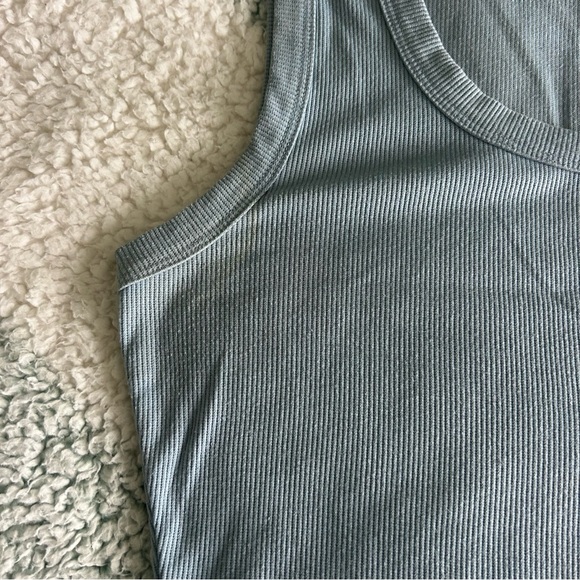 Blue Cropped Tank - Picture 3 of 4